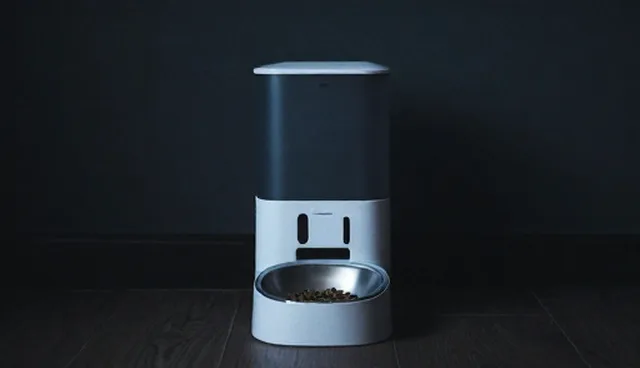 智能宠物喂食器使用中电量不足的原因分析